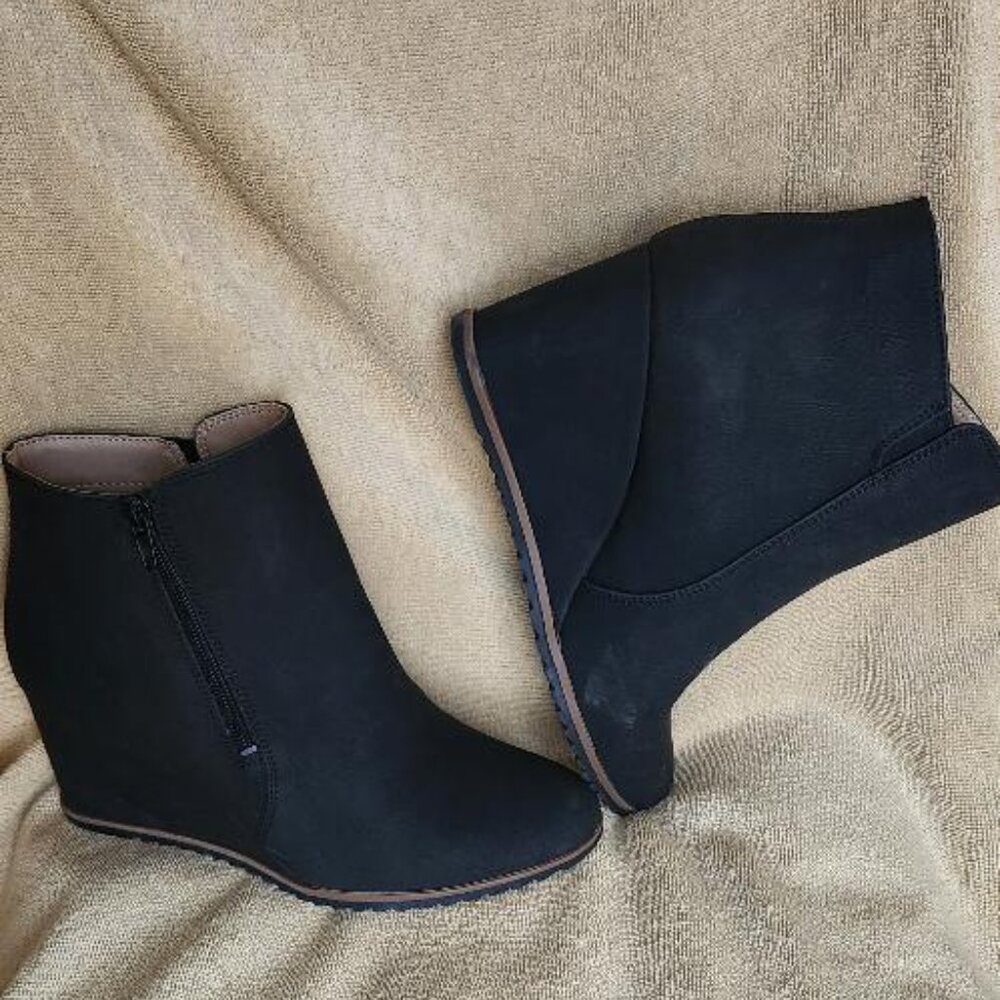 SOUL BY NATURLIZER Brown Suede Water Repellent Breathable Wedge Booties 8.5 M